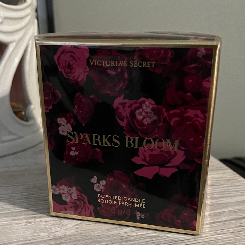 Victoria’s Secret Sparks Bloom Candle